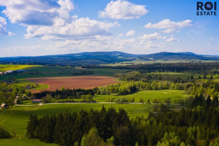 Chalupa s pozemkem 10 000m2 – ideální pro podnikání i bydlení