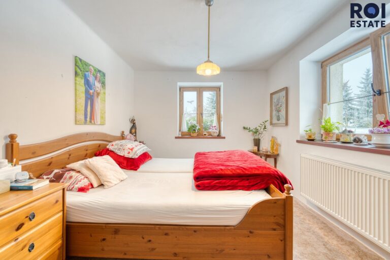 Chalupa s pozemkem 10 000m2 – ideální pro podnikání i bydlení