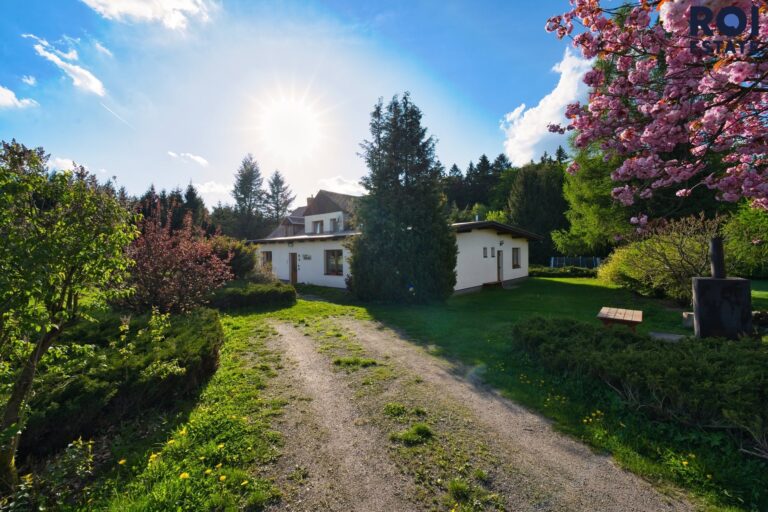 Chalupa s pozemkem 10 000m2 – ideální pro podnikání i bydlení
