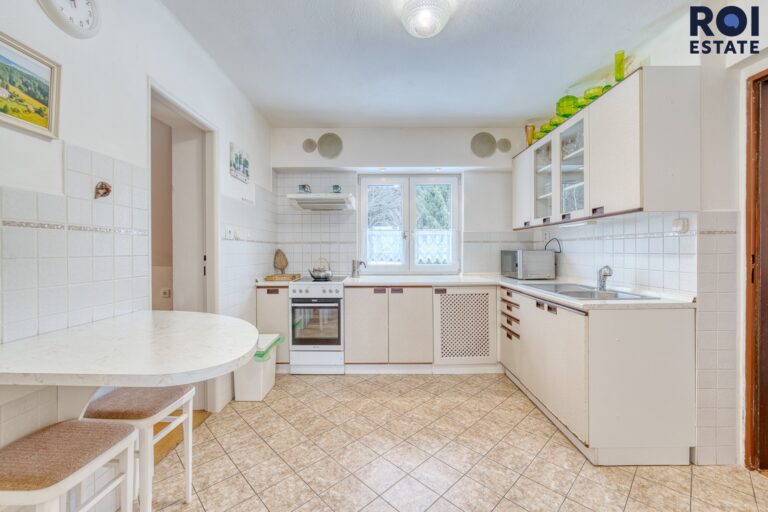 Chalupa s pozemkem 10 000m2 – ideální pro podnikání i bydlení