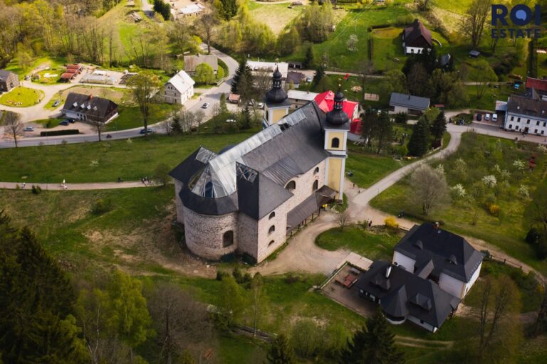 Chalupa s pozemkem 10 000m2 – ideální pro podnikání i bydlení