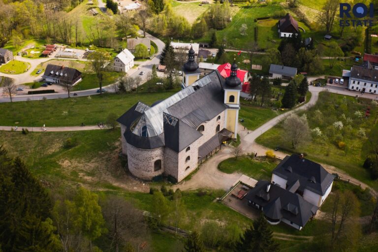 Chalupa s pozemkem 10 000m2 – ideální pro podnikání i bydlení