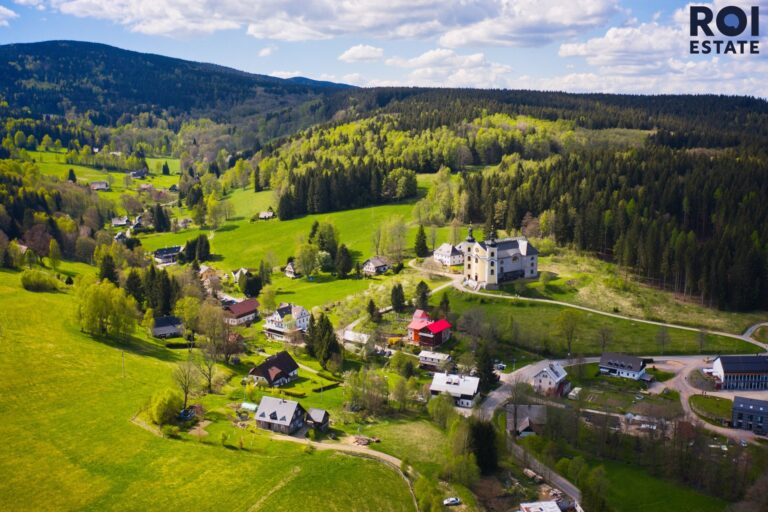 Chalupa s pozemkem 10 000m2 – ideální pro podnikání i bydlení