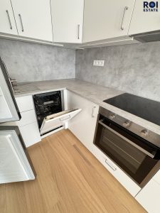 Pronájem bytu 2+kk, 50m2 s terasou a parkovacím stáním – Hasilova, Řeporyje