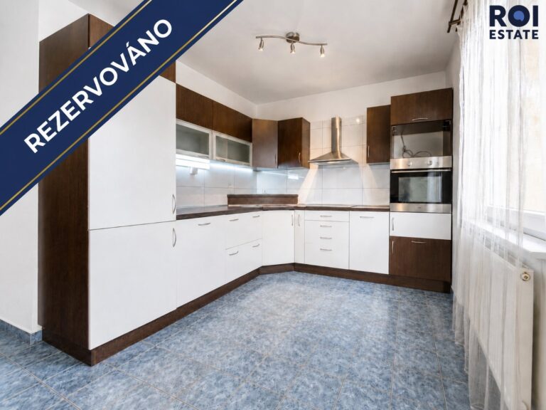 Prostorný byt 2+1 s balkonem a parkovacím stáním v Nupakách – klidné bydlení s Prahou na dosah