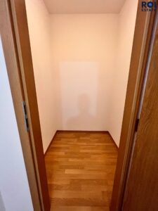 Prodej světlého bytu 1+kk s terasou, Klecany – V Honech