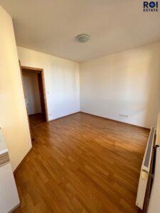 Prodej světlého bytu 1+kk s terasou, Klecany – V Honech