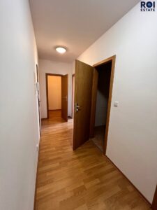 Prodej světlého bytu 1+kk s terasou, Klecany – V Honech