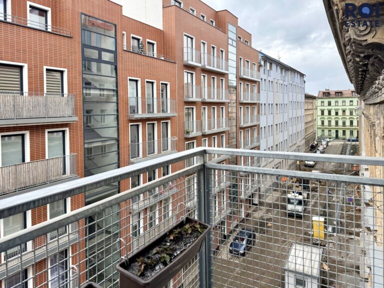 MODERNÍ A PROSTORNÝ BYT 1+ KK S GARÁŽOVÝM STÁNÍM V CENTRU BRNA, ULICE SPOLKOVÁ