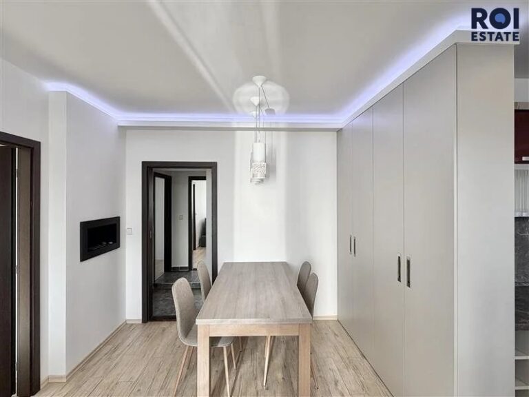 Nabízím k dlouhodobému nájmu krásně zařízený byt 3+kk, 56 m² v klidné lokalitě Drásova, s balkonem, parkovacím stáním a sklepem.