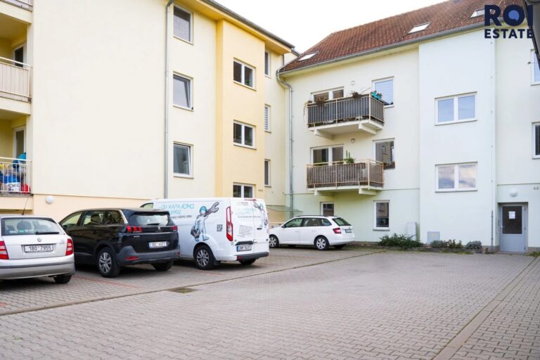 Nabízím k dlouhodobému nájmu krásně zařízený byt 3+kk, 56 m² v klidné lokalitě Drásova, s balkonem, parkovacím stáním a sklepem.