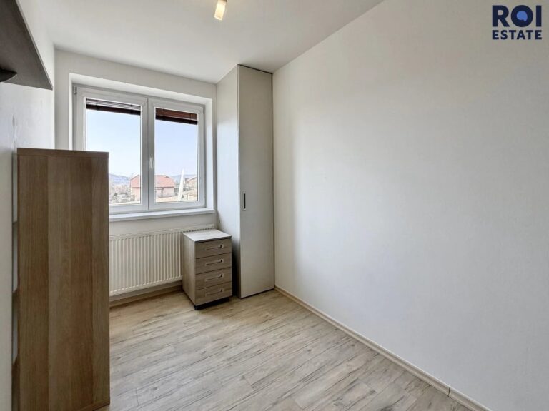 Nabízím k dlouhodobému nájmu krásně zařízený byt 3+kk, 56 m² v klidné lokalitě Drásova, s balkonem, parkovacím stáním a sklepem.