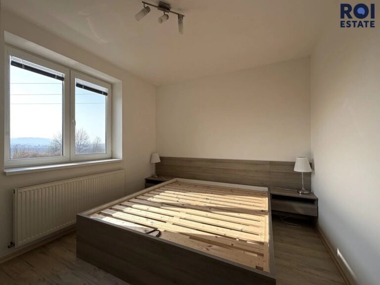 Nabízím k dlouhodobému nájmu krásně zařízený byt 3+kk, 56 m² v klidné lokalitě Drásova, s balkonem, parkovacím stáním a sklepem.