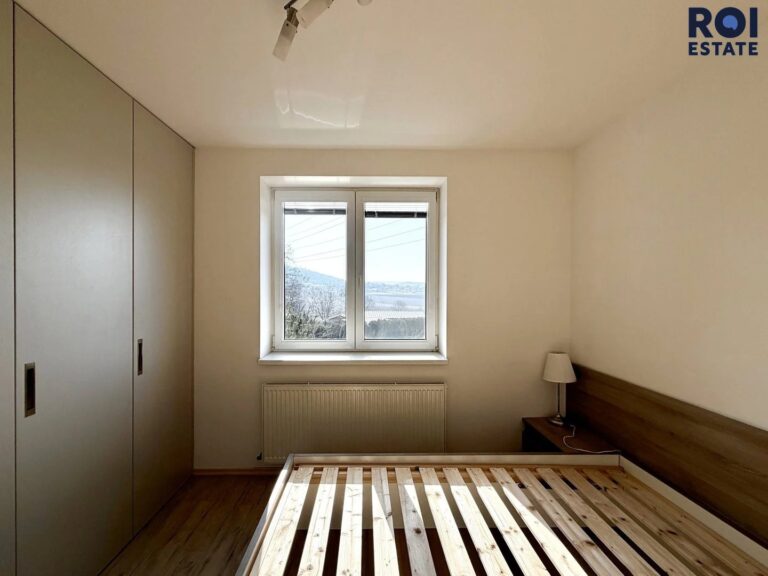 Nabízím k dlouhodobému nájmu krásně zařízený byt 3+kk, 56 m² v klidné lokalitě Drásova, s balkonem, parkovacím stáním a sklepem.