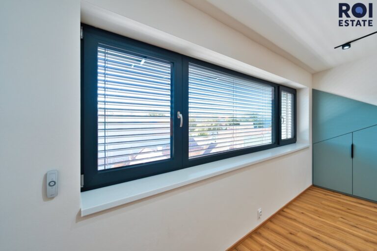 Pronájem bytu 2+kk 50 m², parkování, terasa a klimatizace – Brno – Židenice
