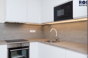 Světlý byt 2+kk (41 m²) v oblíbených Hlubočepech – volný ihned