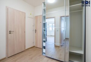 Světlý byt 2+kk (41 m²) v oblíbených Hlubočepech – volný ihned