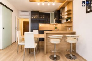 Pronájem bytu 2+kk 50 m² s balkónem, Praha – Dolní Měcholupy