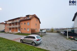 Pronájem pěkného jednoduchého bytu 1+kk 25 m² s parkováním , Slavkov u Brna, Zelnice