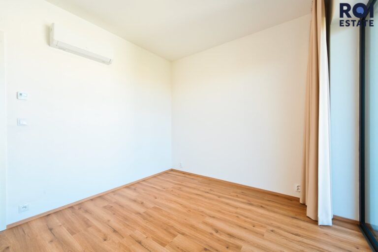Pronájem bytu 2+kk 50 m², parkování, terasa a klimatizace – Brno – Židenice