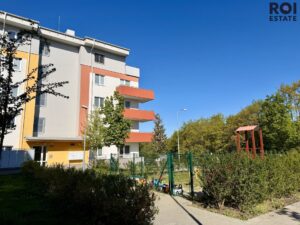 Pronájem bytu 1+kk 33 m², Brno – Žebětín, parkovací místo
