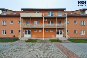 Pronájem pěkného jednoduchého bytu 1+kk 25 m² s parkováním , Slavkov u Brna, Zelnice