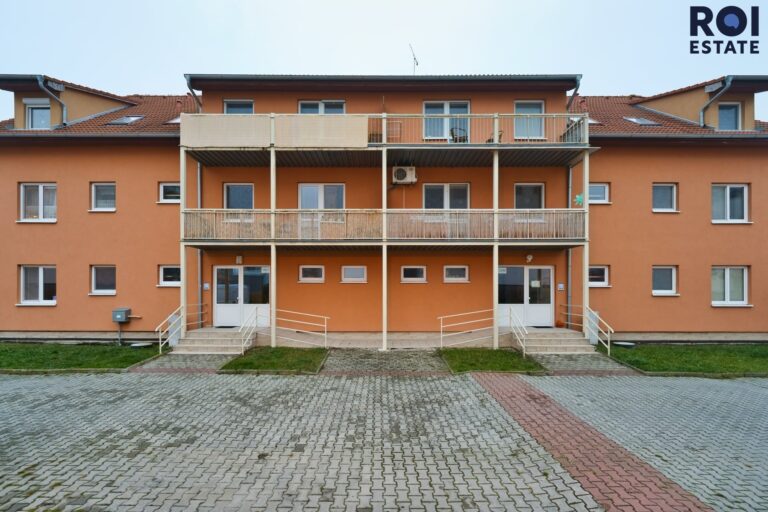 Pronájem pěkného jednoduchého bytu 1+kk 25 m² s parkováním , Slavkov u Brna, Zelnice