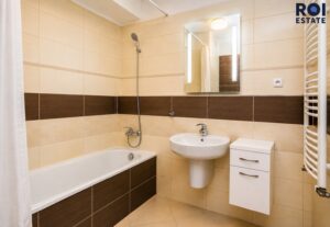 Pronájem bytu 2+kk 50 m² s balkónem, Praha – Dolní Měcholupy