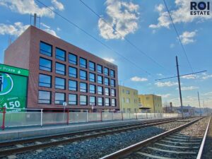 Pronájem, Byt 1+kk, 28 m² se sdílenou střešní terasou – Poděbradská, Praha- Vysočany