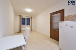 Pronájem pěkného jednoduchého bytu 1+kk 25 m² s parkováním , Slavkov u Brna, Zelnice