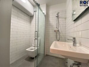 Pronájem bytu 1+kk, 20m², moderní byt v centru s přístupem na terasu, ul. Křenová, Brno – Trnitá