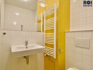 Pronájem, Byt 1+kk, 28 m² se sdílenou střešní terasou – Poděbradská, Praha- Vysočany