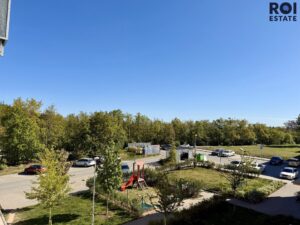 Pronájem bytu 1+kk 33 m², Brno – Žebětín, parkovací místo