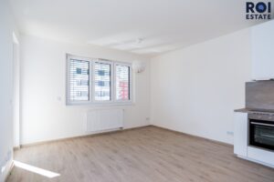 Světlý byt 2+kk (41 m²) v oblíbených Hlubočepech – volný ihned
