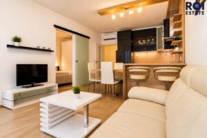 Pronájem bytu 2+kk 50 m² s balkónem, Praha – Dolní Měcholupy