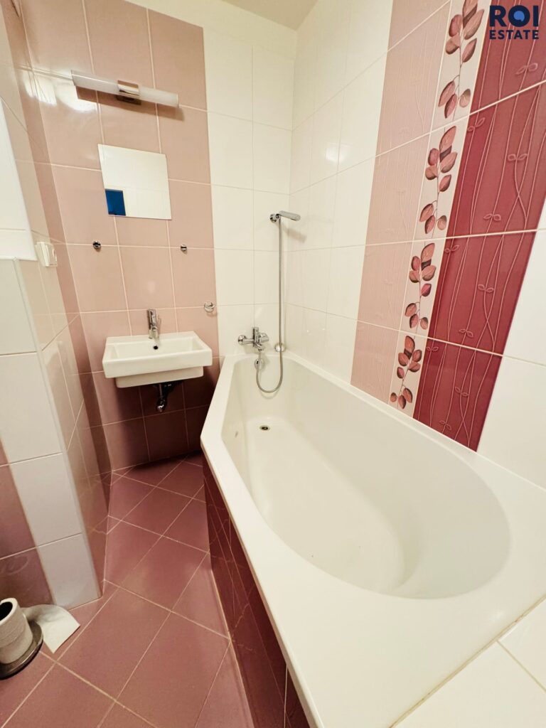 Moderní, zařízený byt 1+kk u metra Lužiny – Tlumačovská ulice