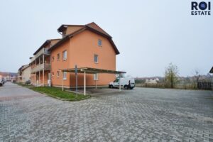Pronájem pěkného jednoduchého bytu 1+kk 25 m² s parkováním , Slavkov u Brna, Zelnice