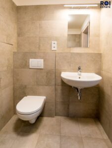 Světlý byt 2+kk (41 m²) v oblíbených Hlubočepech s garážovým stáním