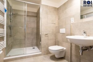 Světlý byt 2+kk (41 m²) v oblíbených Hlubočepech – volný ihned
