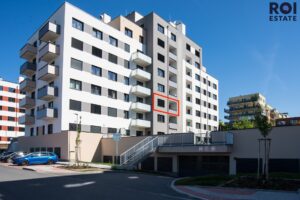 Světlý byt 2+kk (41 m²) v oblíbených Hlubočepech – volný ihned