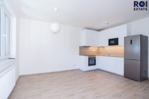 Světlý byt 2+kk (41 m²) v oblíbených Hlubočepech – volný ihned