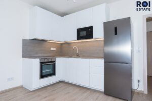 Světlý byt 2+kk (41 m²) v oblíbených Hlubočepech – volný ihned