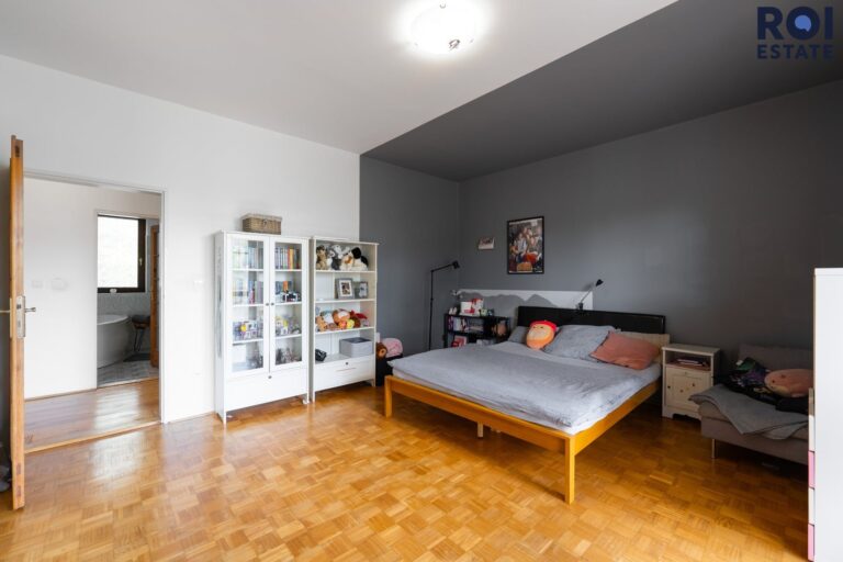 Rodinné sídlo u lesa | 3 509 m² soukromí | Bazén, sauna, 2 garáže | Ochoz u Brna
