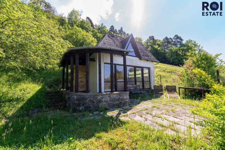 Rodinné sídlo u lesa | 3 509 m² soukromí | Bazén, sauna, 2 garáže | Ochoz u Brna