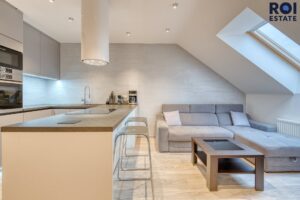 Pronájem luxusního bytu 3+kk, 80 m² – Moravany s garáží a venkovním parkovacím stáním!