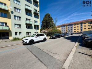 Pronájem velmi světlého a prostorného bytu 3+1 s balkonem a sklepem 77 m², Brno – Černá Pole