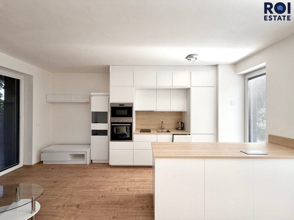 Pronájem bytu 2+kk 45 m², Brno – Líšeň, vlastní parkování, terasa