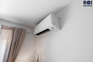 Prodej prosvětleného bytu 2+kk s balkonem a klimatizací – Brno, Komárov