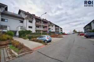 Pronájem luxusního bytu 3+kk, 80 m² – Moravany s garáží a venkovním parkovacím stáním!