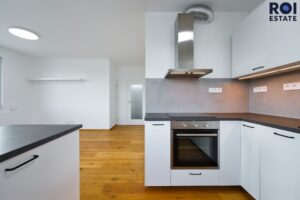 Pronájem bytu 3+kk s garážovým stáním a terasou,  65 m² – Horoměřice